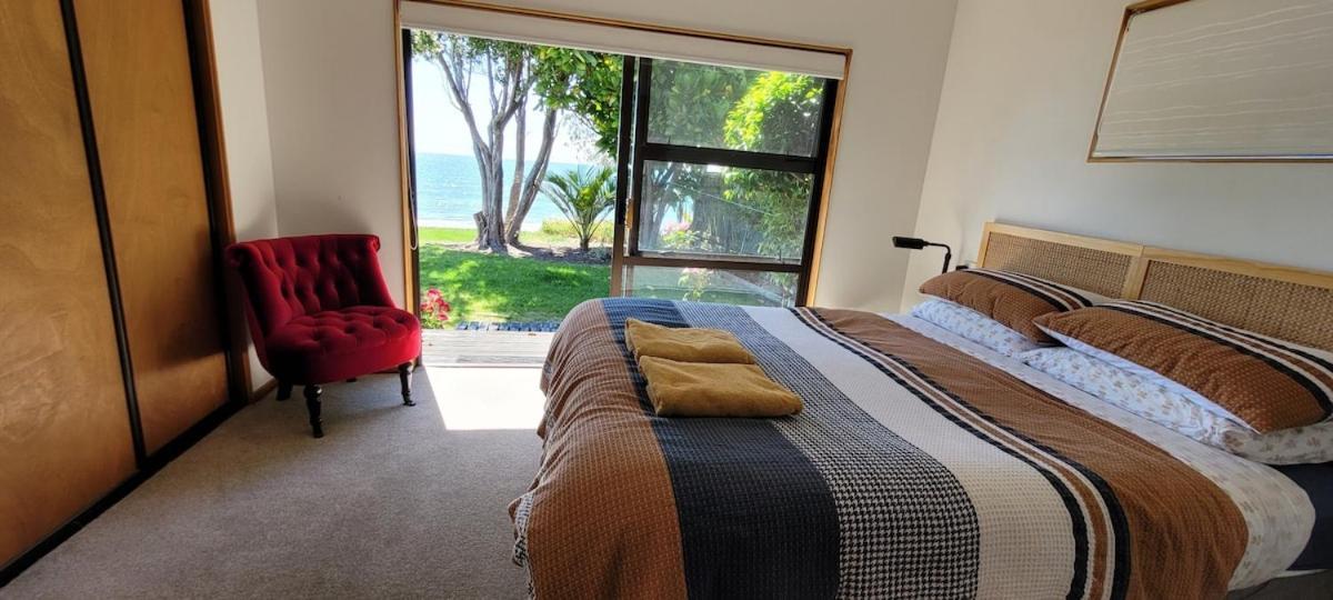 Beachfront Bliss - Your Parapara Seaside Retreat Kültér fotó